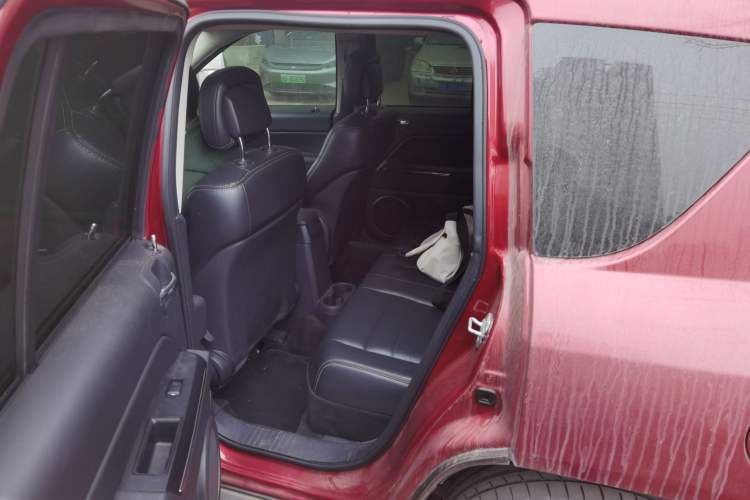 Used Jeep Compass 2012 2.0L two-wheel drive luxury version