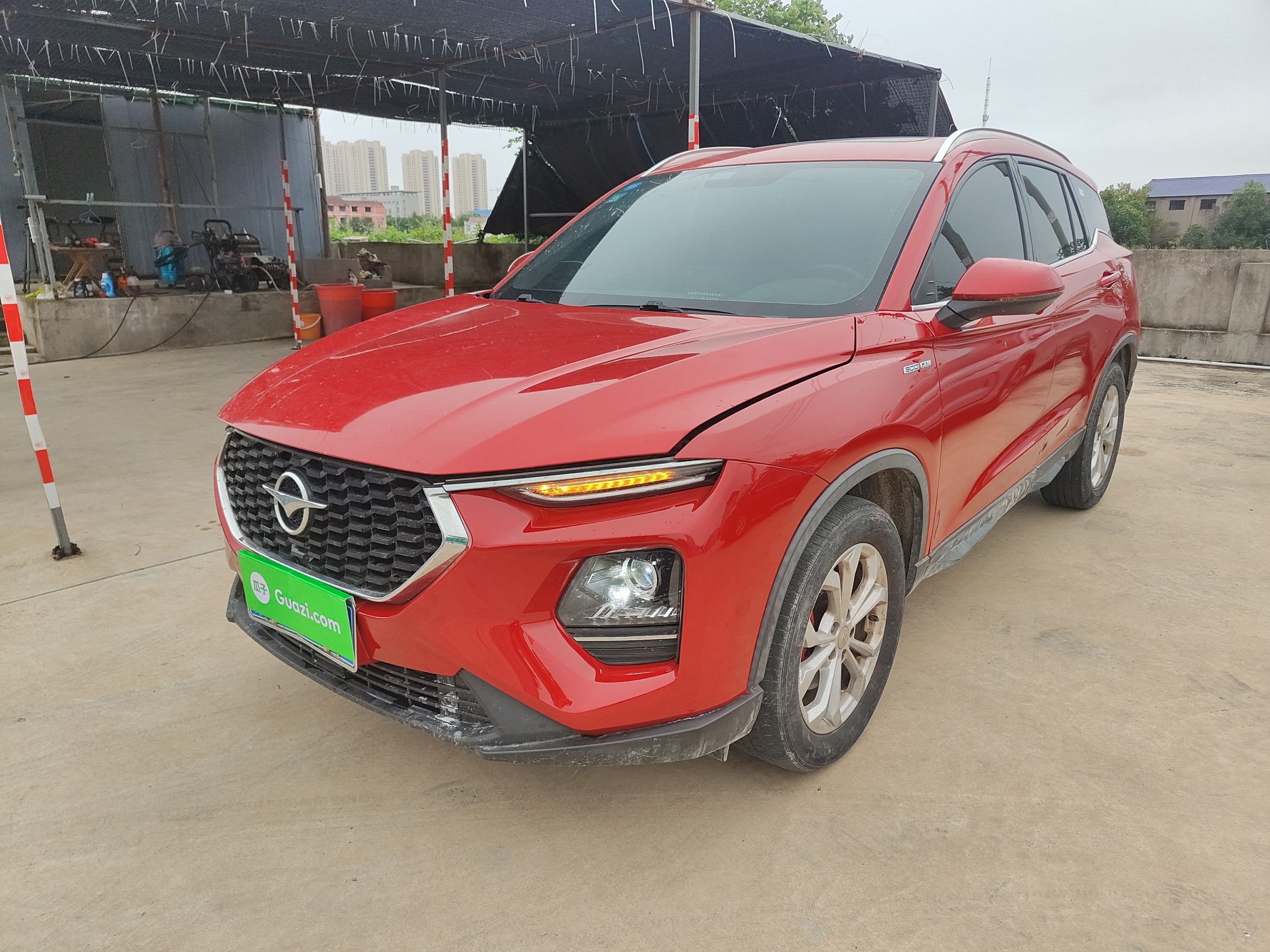 تحت مقدمة السيارة