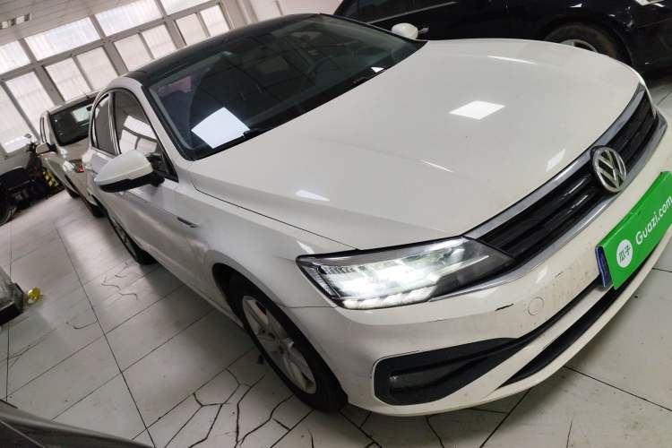 Used Volkswagen Lamando 2019 230TSI DSG Fashion Edition China V Standard Front Right 45 Deg