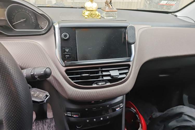 Used Peugeot 2008 2014 1.6L Automatic Fashion Edition Audio And AC Panel