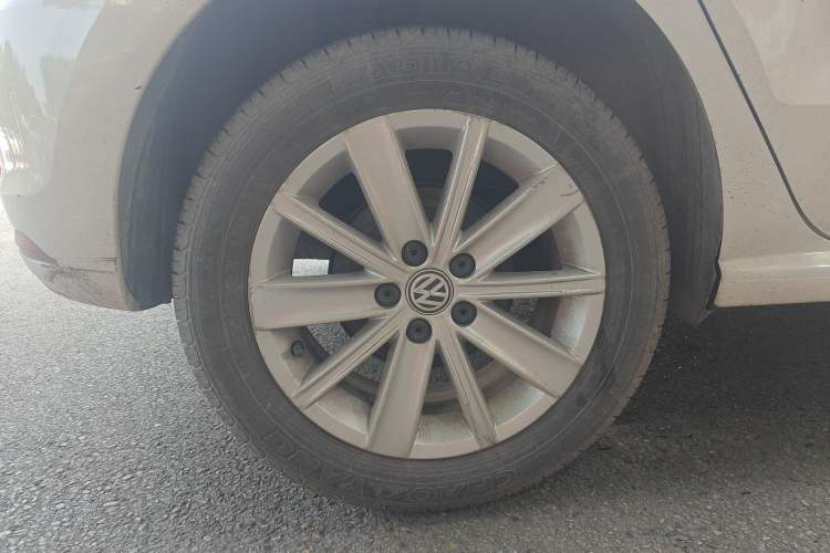 Used Volkswagen Polo 2014 1.6L Automatic Comfort Edition Right Rear Wheel Hub