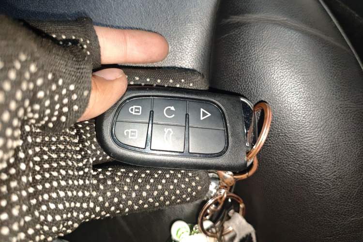 Used Dodge Journey 2013 2.4L Two-Wheel Drive Luxury Version