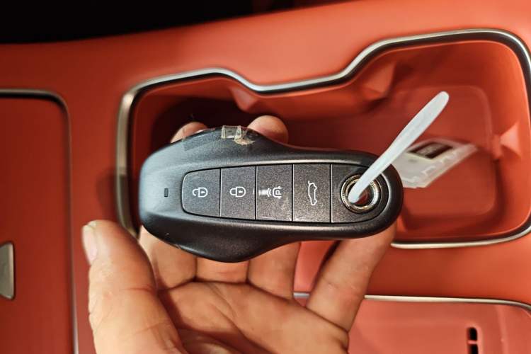 Used Hongqi HS6 PHEV 2026 220 All-Wheel Drive Smart Hybrid Version Interior 1