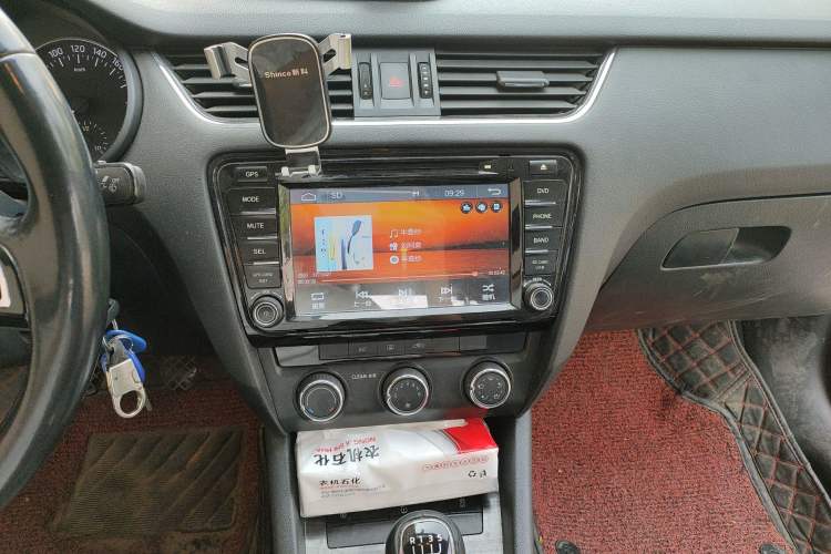 Used Skoda Octavia 2016 1.6L Manual Smart Drive Version
