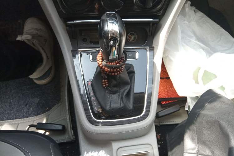 Used Volkswagen Gran Lavida 2013 1.6L Automatic Comfort Model Gear Lever