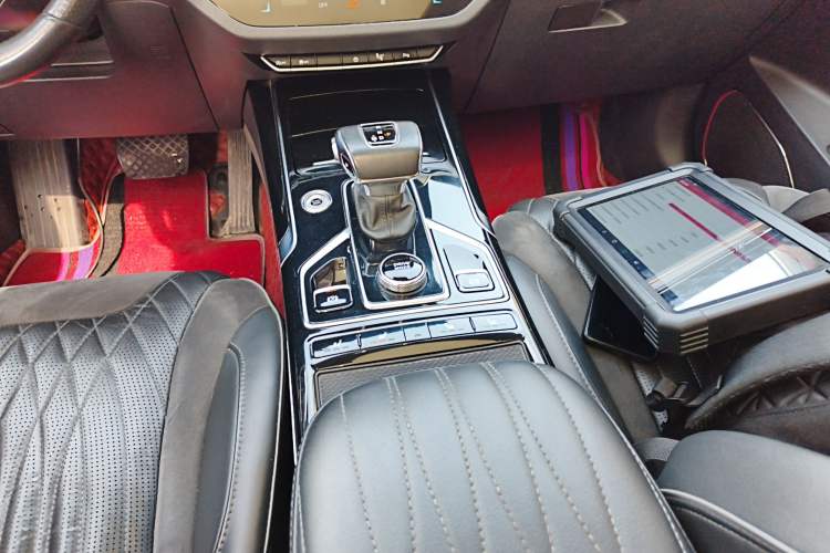 Used Hongqi HS5 2022 Revised Version 2.0T Smart Connect Flagship Edition
