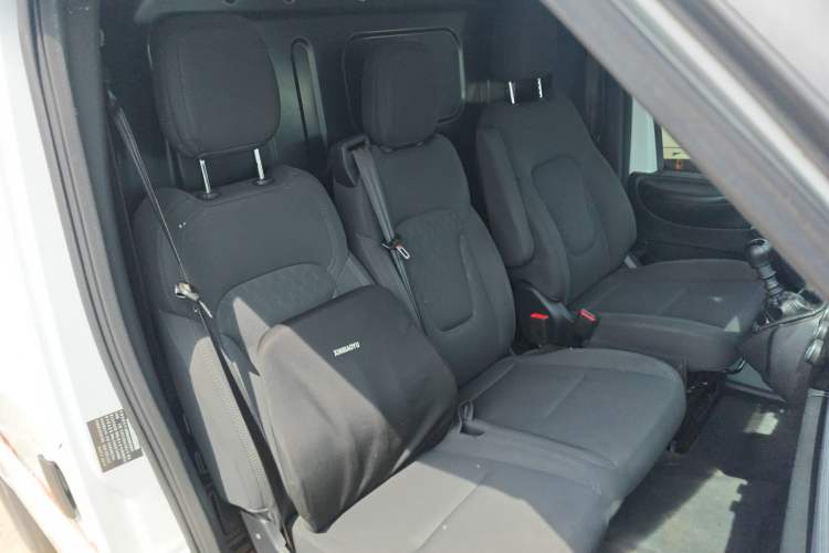 Used JMC Fushun 2022 2.0T Manual Van Short Wheelbase Mid-Height Roof 3-Seater Right Front Seat