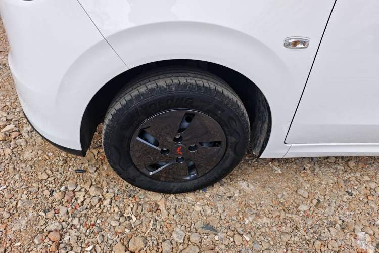 Used Wuling Hongguang New Energy 2025 Extended-Range Hybrid 50KM Comfort Version Left Front Wheel Hub