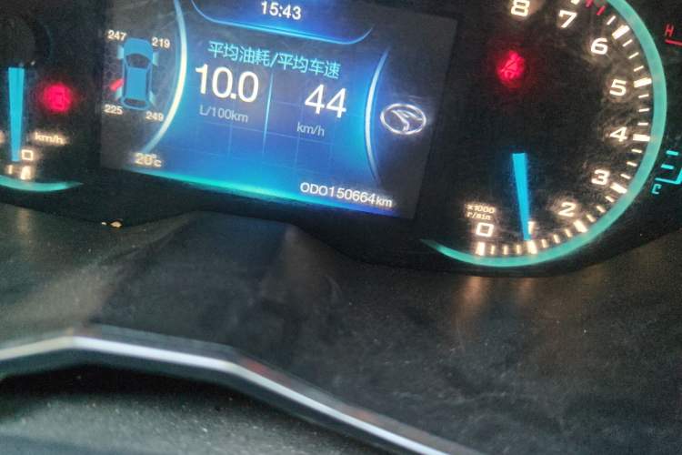 Used Soueast DX7 2015 1.5T Manual Luxury Model Odometer Close Up