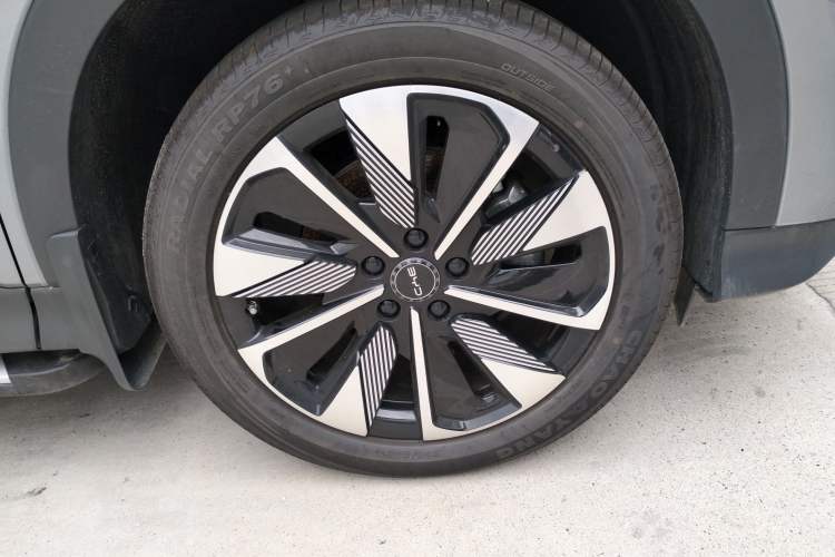 Used BYD Song PLUS New Energy 2025 DM-i 112KM Prestige Model Right Front Wheel Hub