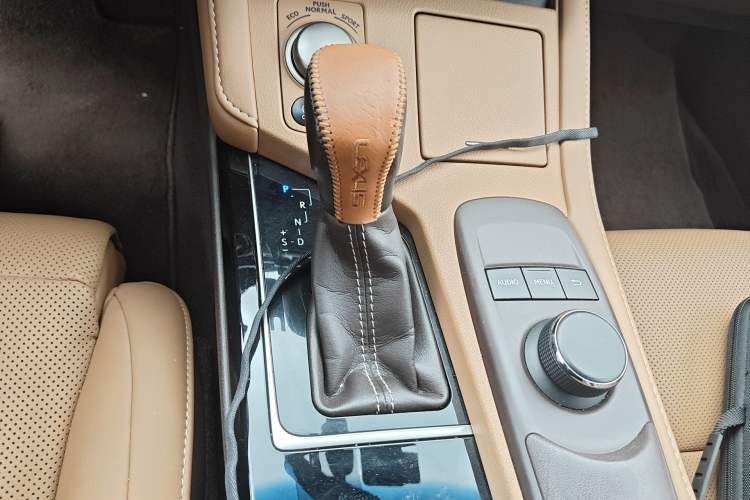 Used Lexus ES 2015 200 Elite Edition Gear Lever