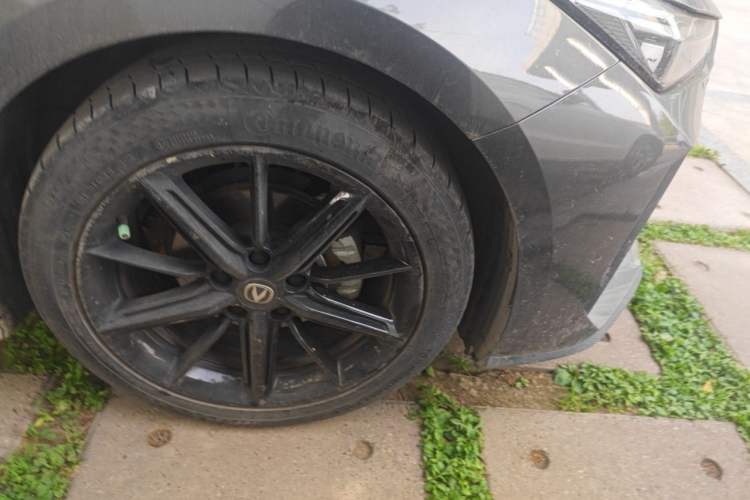 Used CHANGAN UNI-V 2022 1.5T Prestige Version Right Front Wheel Hub