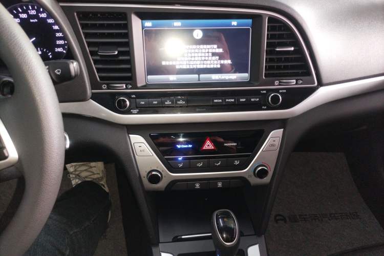 Used Hyundai Elantra (6th Generation / Lingdong) 2016 1.6L Automatic ZhiXuan – Elite Version Audio And AC Panel