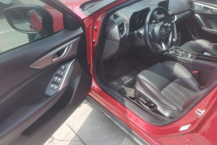 Used Mazda CX-4 2018 2.5L Automatic 4x4 Bluelight Fearless Edition China V Standard