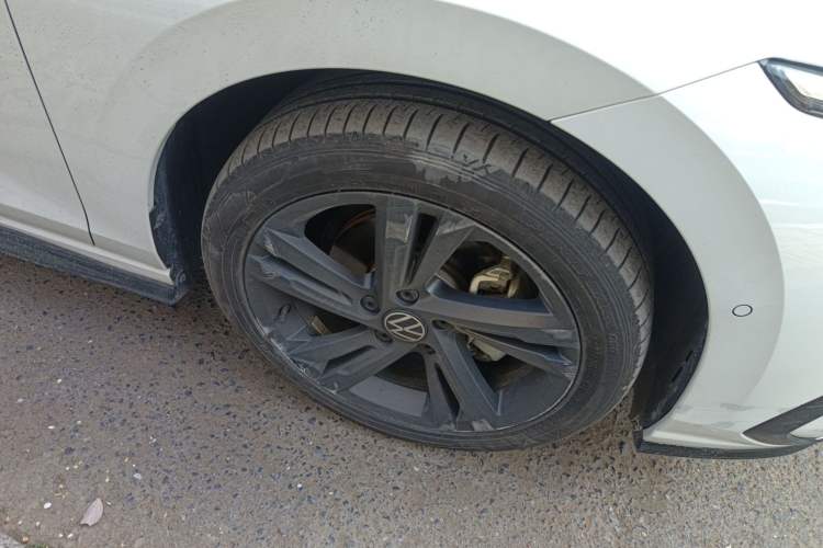 Used Volkswagen Golf 2023 280TSI DSG R-Line Lite Right Front Wheel Hub