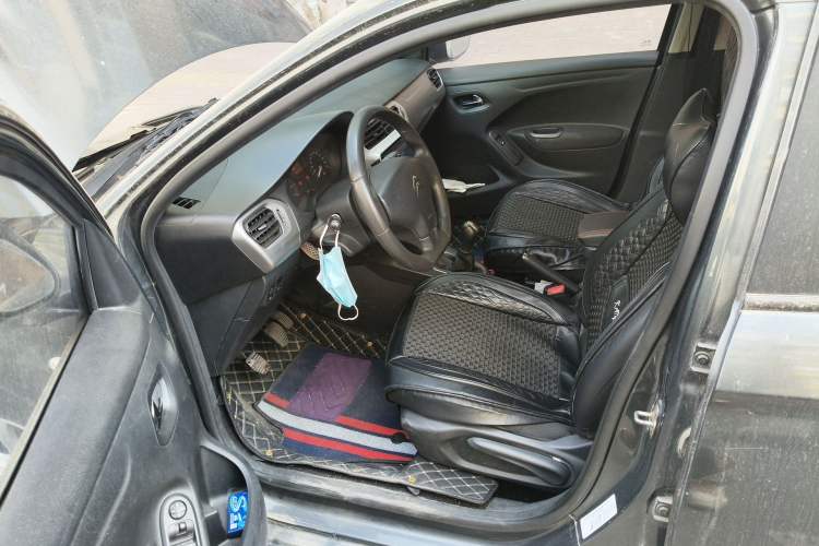 Used Citroen Elysee 2015 Zhishang Edition 1.6L Manual Fashion Model Driver Seat