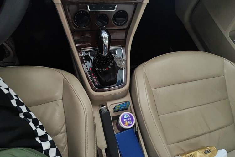 Used Volkswagen Lavida 2014 1.6L Automatic Sport Edition Gear Lever