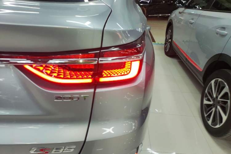 Used CHANGAN CS85 COUPE 2019 1.5T DCT Version China VI Standard
