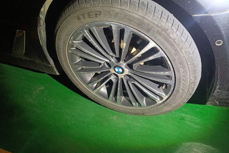 Used BMW 5 Series 2018 530Li Luxury Edition Premium Package Right Front Wheel Hub