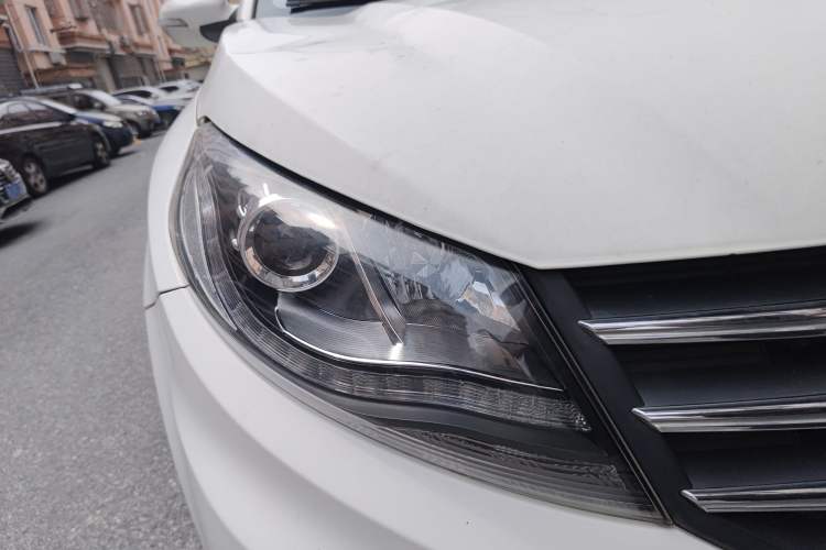 Used Dongfeng Fengon 580 2017 1.5T CVT Luxury Model Right Front Headlight