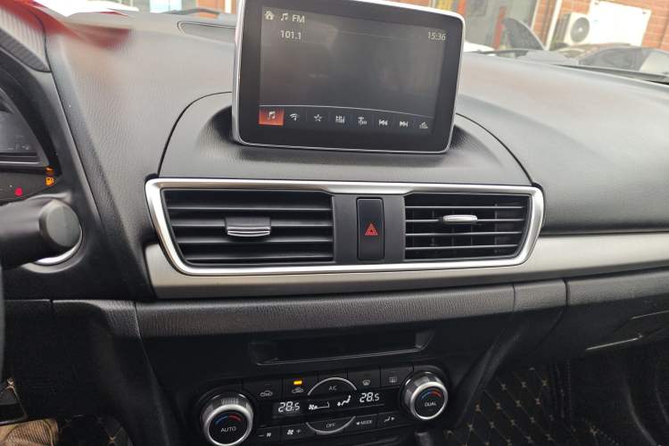 Used Mazda 3 Axela 2016 Sedan 1.5L Automatic Luxury Model
