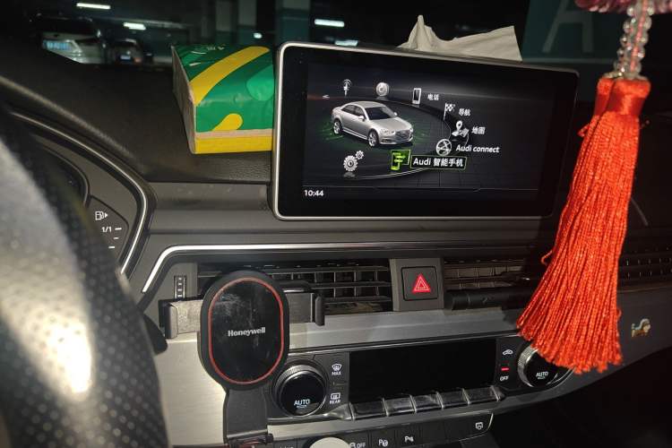 Used Audi A4L 2019 40 TFSI Fashion Version China V Audio And AC Panel