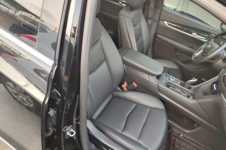 Used Cadillac XT5 2021 2.0T Two-Wheel Drive Luxury Version Right Front Seat