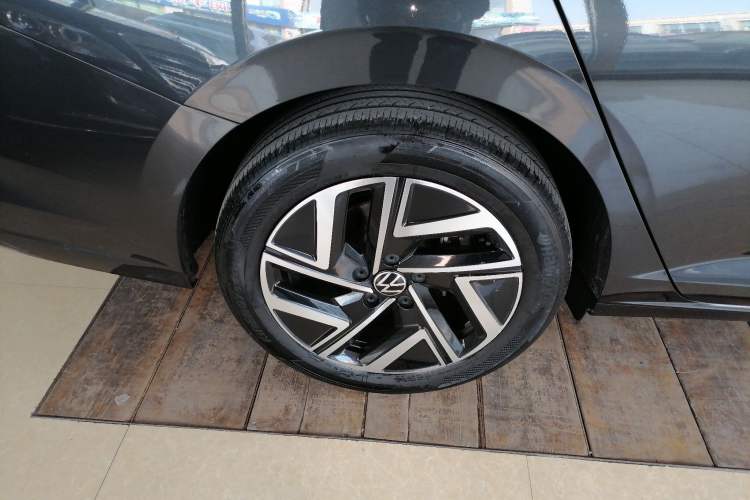 Used Volkswagen Sagitar 2023 280TSI DSG Beyond Lite Edition Right Rear Wheel Hub