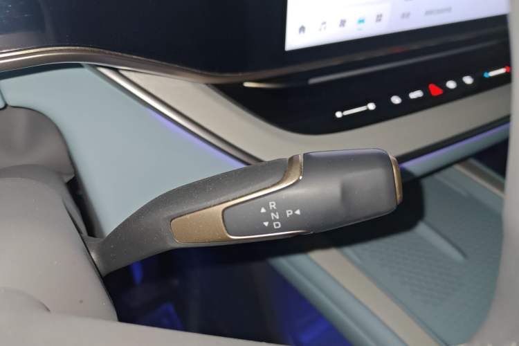 Used Hongqi Tiangong 08 2025 730 Max Rear-Drive Version Gear Lever