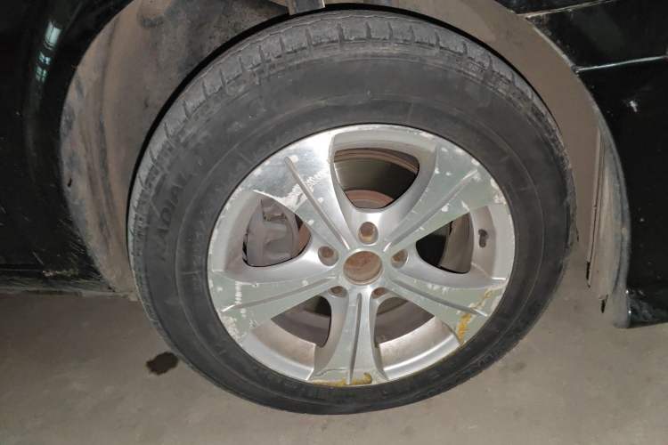 Used Mercedes-Benz Vito 2011 2.5L 7-seater executive version Right Front Wheel Hub