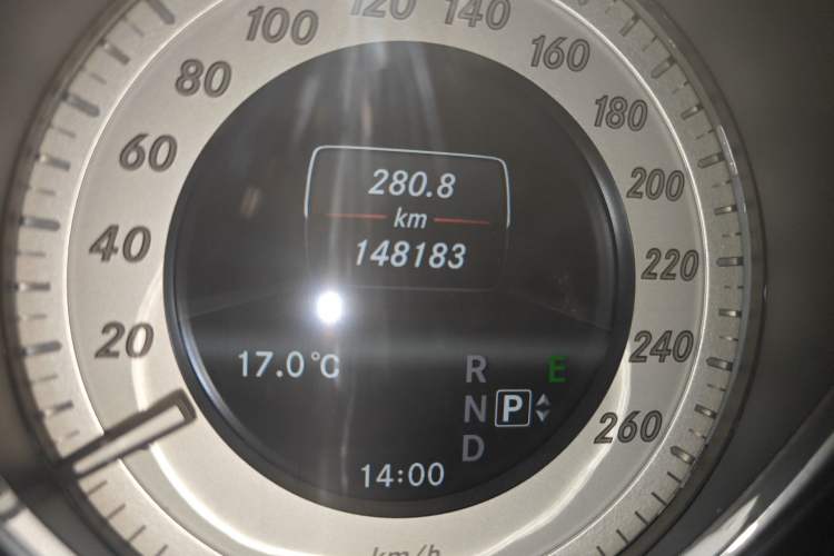 Used Mercedes-Benz GLK-Class 2013 GLK 300 4MATIC Dynamic Edition Odometer Close Up