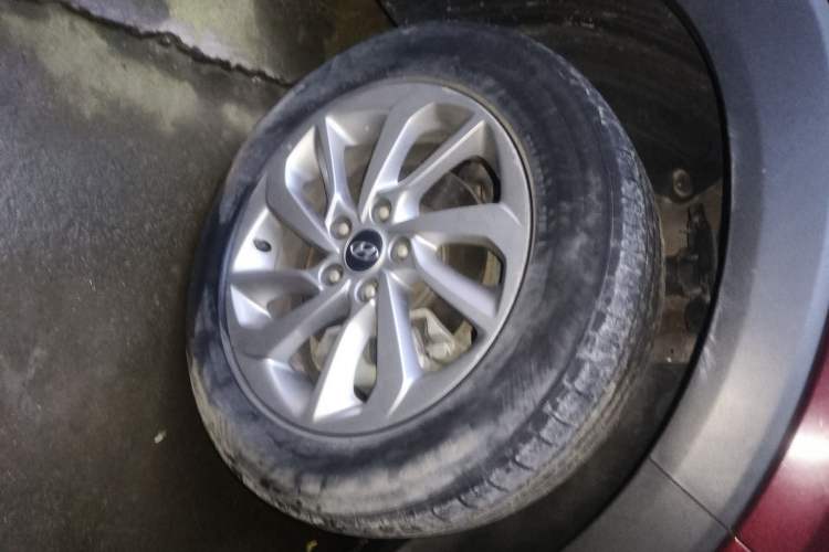 Used Hyundai Tucson 2015 1.6T Dual-Clutch Two-Wheel-Drive Smart Model Right Front Wheel Hub