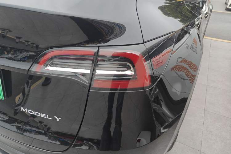 Used Tesla Model Y 2021 Long-Range All-Wheel-Drive Version 3D7