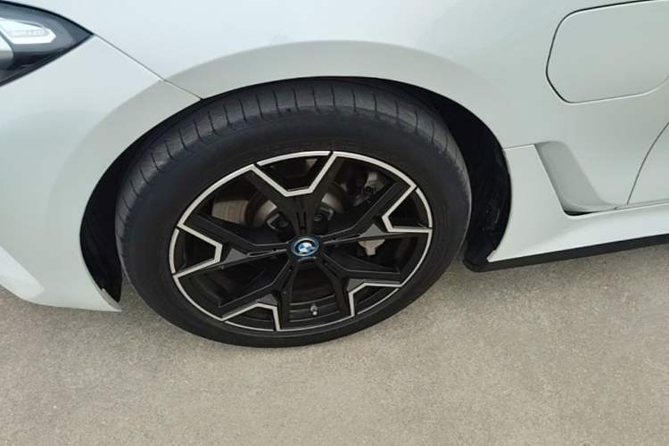 Used BMW i3 2023 eDrive 40 L Midnight Edition
