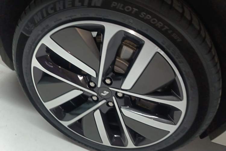 Used Li Auto L8 2023 Pro Model
