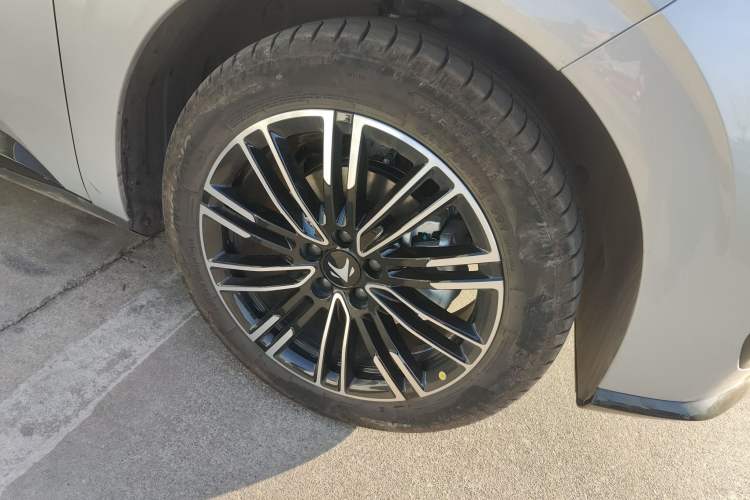 Used ARCFOX T1 2025 Model 425 PLUS
