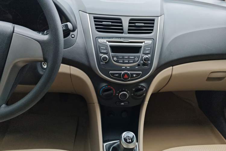 Used Hyundai Verna (older generation) 2014 1.4L Manual Smart GLS Trim Audio And AC Panel