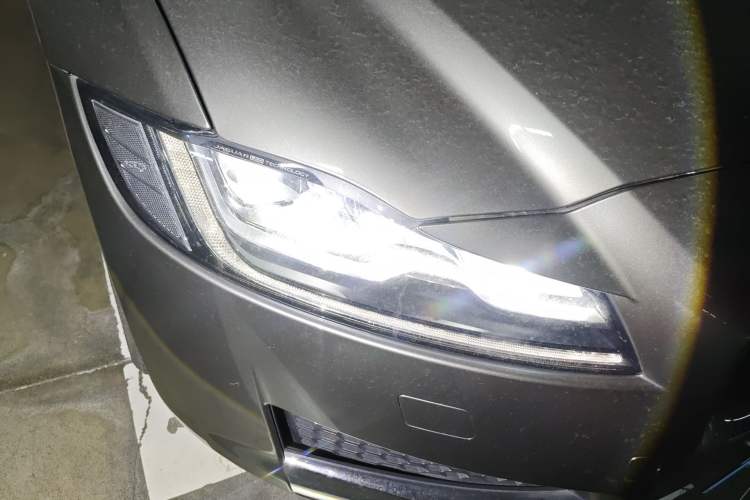 Used Jaguar XFL 2020 XFL 2.0T P250 Four-Wheel Drive Luxury Edition Right Front Headlight