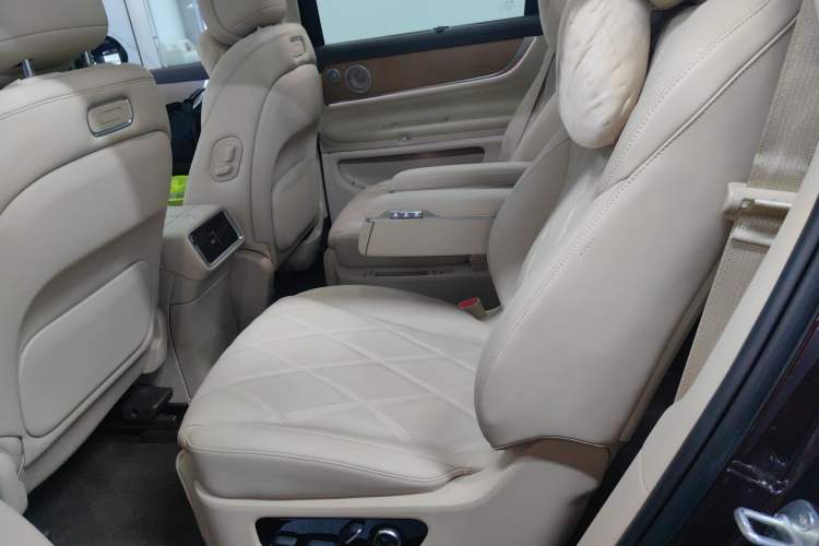 Used Hima AITO M9 2025 Extended-Range Ultra Version 52 kWh 6-Seater Left Rear Seat