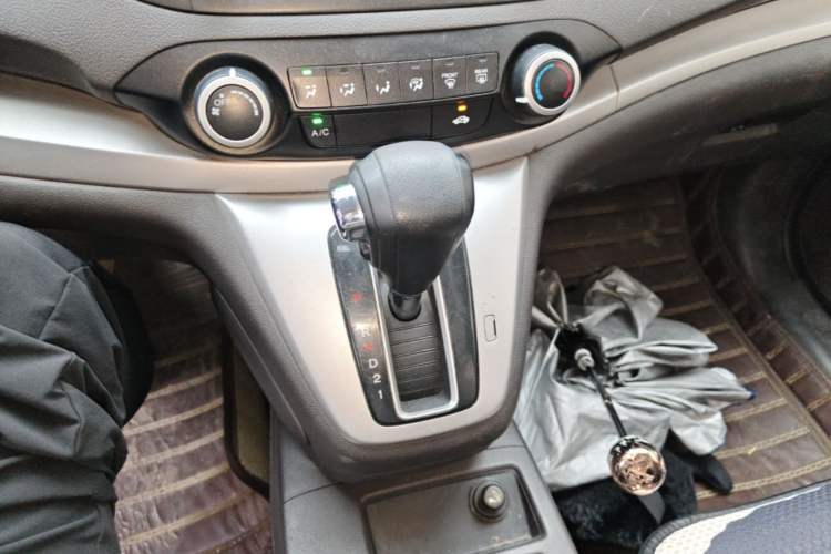 Used Honda CR-V 2012 2.0L two-wheel drive urban version