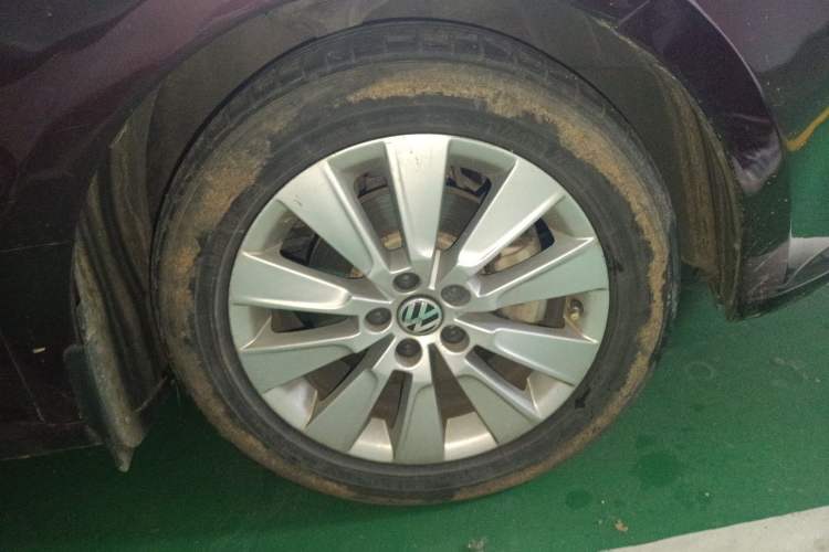 Used Volkswagen Lavida 2013 Revised Version 1.4 TSI DSG Comfort Edition Right Front Wheel Hub