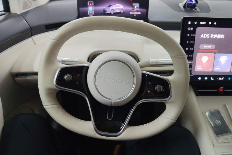 Used Hima Luxeed R7 2024 All-Electric 736 km Ultra Steering Wheel