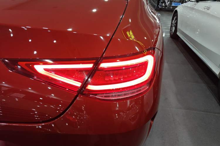 Used Mercedes-Benz CLS 2018 CLS 300 Luxury Model Exterior 3