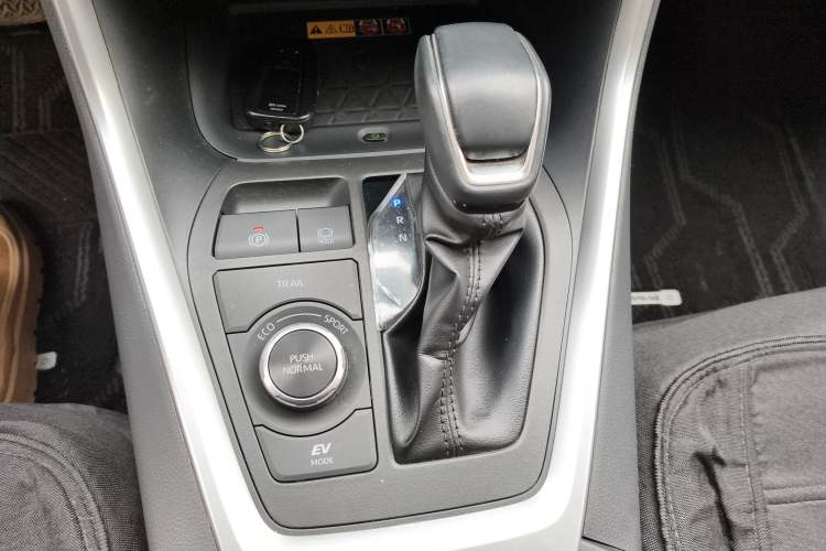 Used Toyota RAV4 2023 Dual-Engine 2.5L E-CVT Four-Wheel Drive Elite Plus Edition
