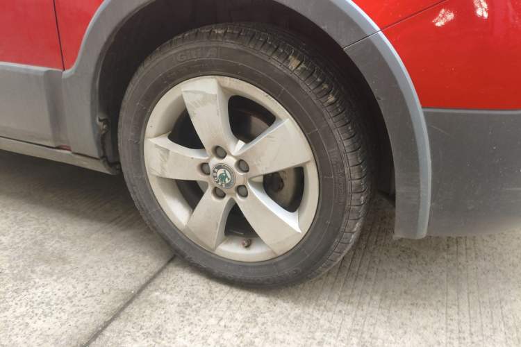 Used Skoda Fabia 2012 1.6L Scout Right Front Wheel Hub