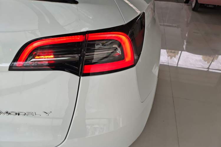 Used Tesla Model Y 2023 Rear-Wheel-Drive Version
