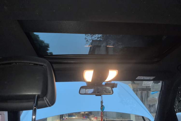 Used Mercedes-Benz GLK-Class 2015 GLK 260 4MATIC Dynamic Edition Ultimate Version Headliner