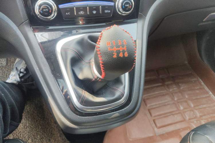 Used Haval H6 2015 Upgraded Model 1.5T Manual Two-Wheel Drive Elite Version