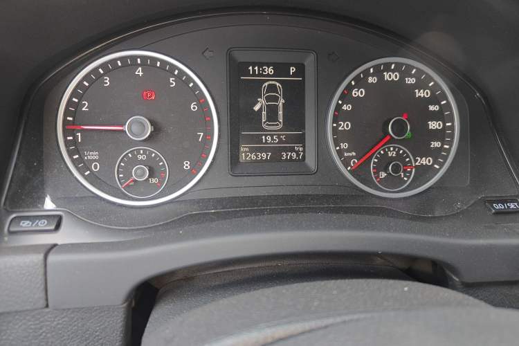 Used Volkswagen Tiguan 2015 1.8TSI Automatic All-Wheel Drive Comfort Edition Odometer Close Up