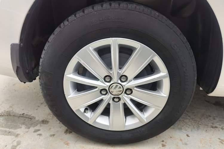 Used Volkswagen Jetta 2015 Value Edition 1.6L Manual Fashionable Style
